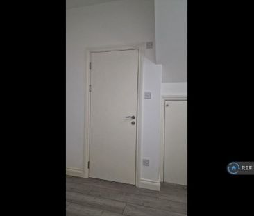 2 bedroom penthouse to rent - Photo 6