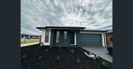 STYLISH 4-BEDROOM FAMILY HOME! - Photo 4