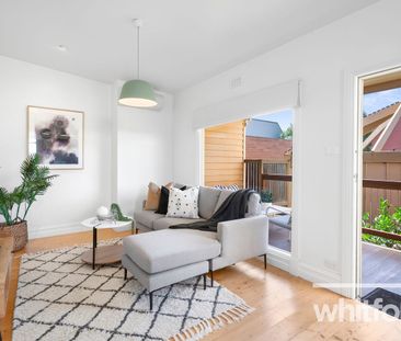 Classic character, city convenience and effortless living - Photo 2