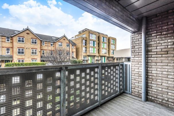 Bedford Road, Clapham North, London, SW4 - Photo 1