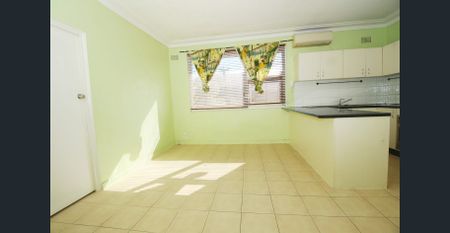 CENTRAL LOCATION - BARGAIN RENT - Photo 3