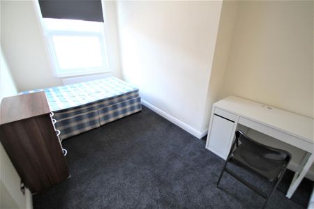 Broomfield Terrace, Burley, LS6 3DQ, Leeds - Photo 2