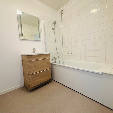 Location Appartement 2 pièces 50m² MONT ST AIGNAN 76130 - Photo 3