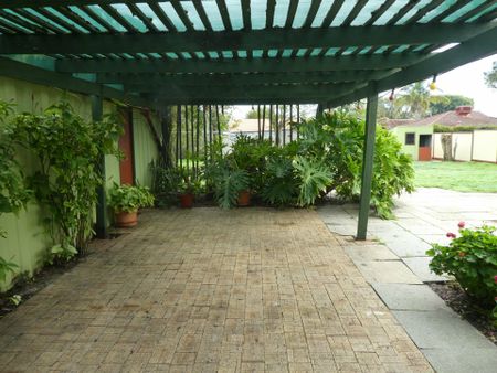 Neatly Presented - Photo 4