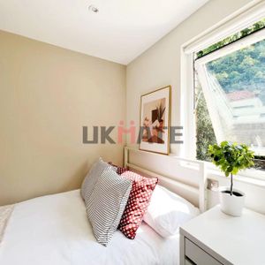 Yoho Battersea Park 3b3b Room 1 Room 2 Room 3 - Photo 2