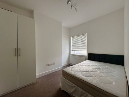 2 Bed Flat, Green Street, E13 - Photo 4