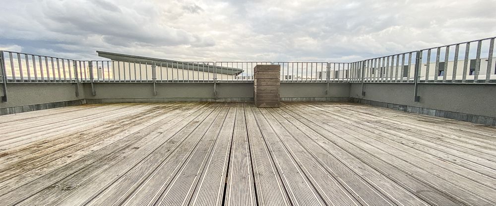 ATTRAKTIVE 4--ZIMMER-WOHNUNG IM DG MIT GROßER DACHTERRASSE - inkl. Fußbodenheizung, EBK, 2 Bädern, Lift - Photo 1