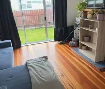 Central in Otaki - Photo 1