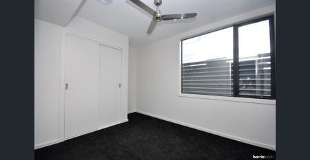 Townhouse In The Heart Of Edithvale - Photo 2