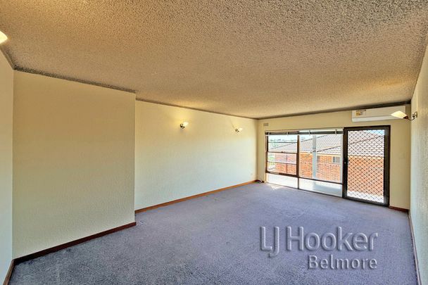 Ultra-Convenient Location - Photo 1