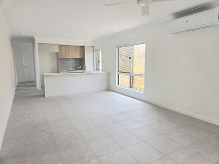 25 Gower Street, White Rock - Photo 2