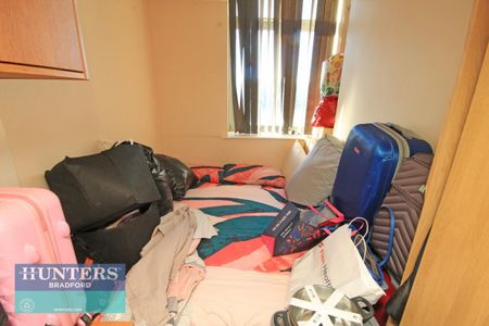 2 bedroom Flat To Let - Photo 2