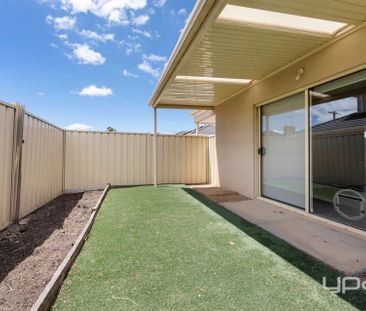 Cosy 2-Bedroom Unit in the Heart of St Albans - Photo 6