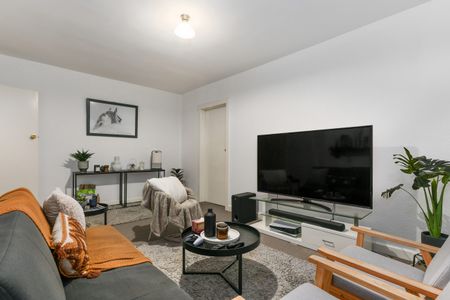 Two bedroom Unit, Great Location - Photo 3