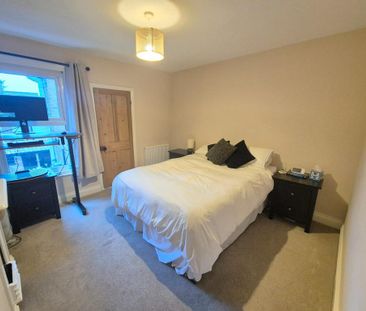 2 bedroom terraced house to rent - Photo 4