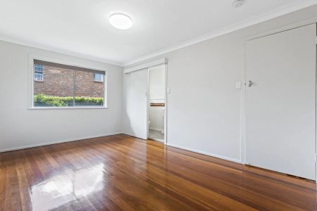 Charming One-Bedroom Unit with Private Courtyard - Photo 2