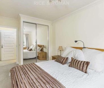 Kingston Avenue, Leatherhead, KT22 - Photo 3