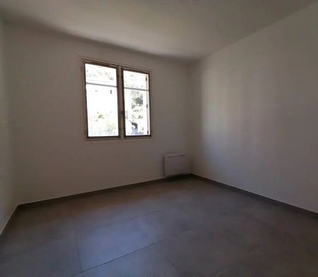 Location Appartement - Saint-André-de-la-Roche - Photo 2