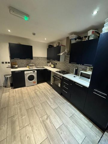 1 bedroom in a house share to rent - Photo 3