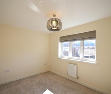 4 bedroom detached house to rent - Photo 3