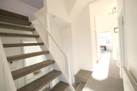 3 bedroom flat to rent - Photo 3