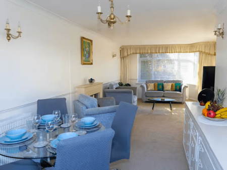 Ramsay Gardens, Romford, RM3 - Photo 2