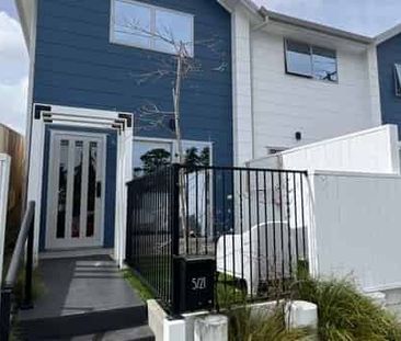 Two Bedrooms in Te Atatu Peninsula - Photo 1