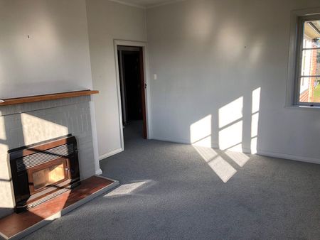 Sunny 3BR Home in Watlington - Photo 2