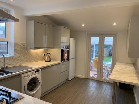 1 bedroom in a house share to rent - Photo 4