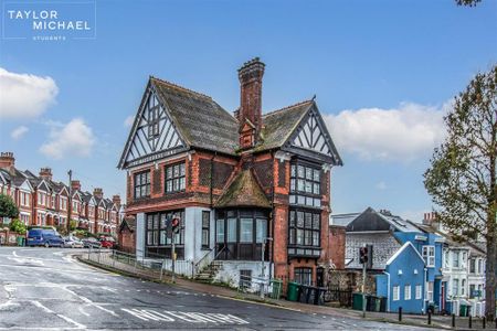 1 bedroom in a house share to rent - Photo 3