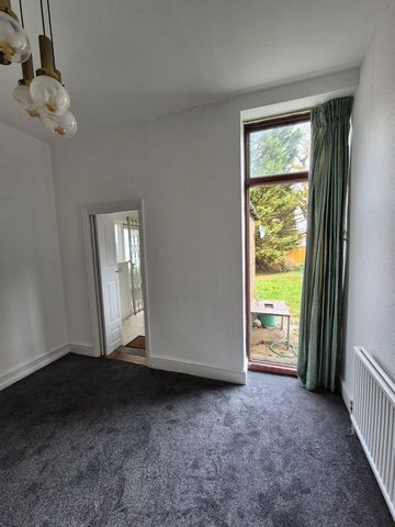 2 Bed Flat, Golders Green Road, NW11 - Photo 2