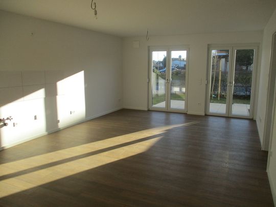 Moderne Erdgeschosswohnung mit Terrasse und Garten in zentraler Lage von Nienburg - Photo 1