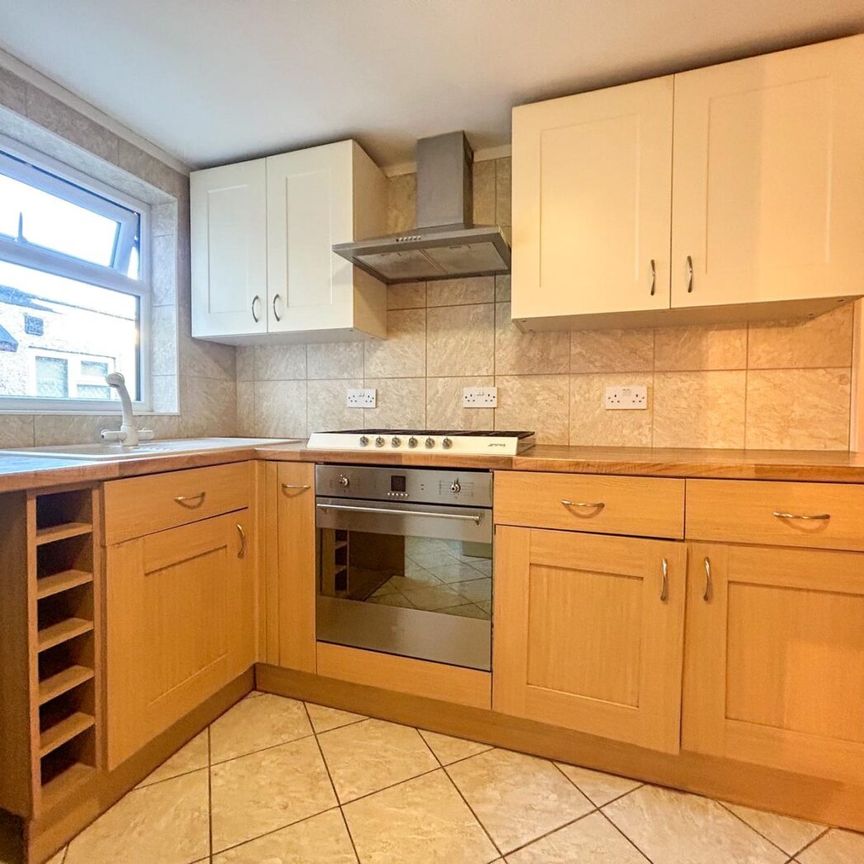 2 Bedroom Flat To Let - HP13 - Photo 1