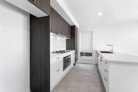 Near New, Modern Home! - Photo 4