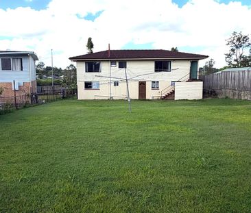 High set Home in the heart of Logan Central - Photo 2