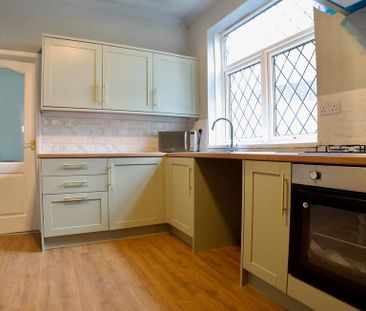 4 bedroom flat to rent - Photo 3