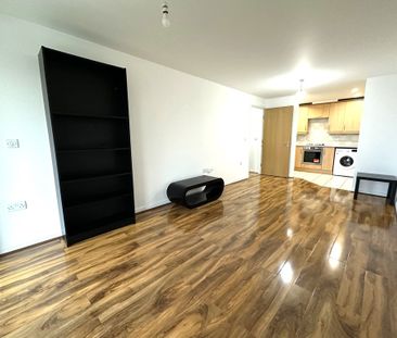 Bedfont Lane, Feltham - Photo 1