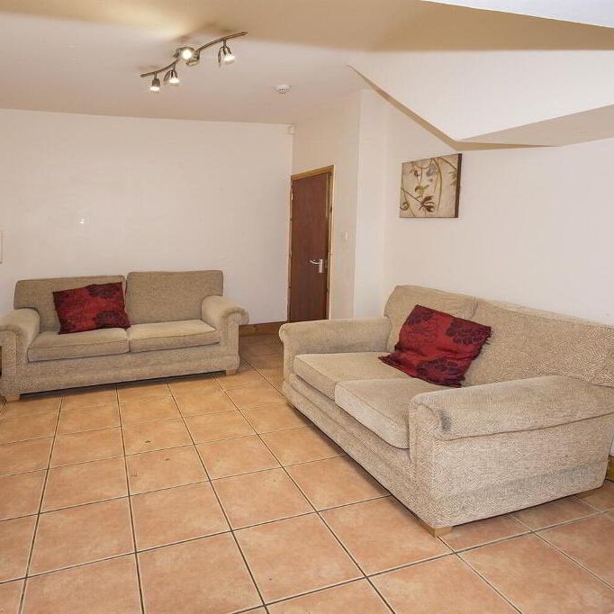 Room 3, 185 Dunluce Avenue, Belfast, BT9 7AX - Photo 1