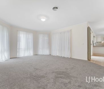 LARGE FAMILY ENTERTAINER ON 752m2 WITH EXTRA GARAGE/WORKSHOP! - Photo 1