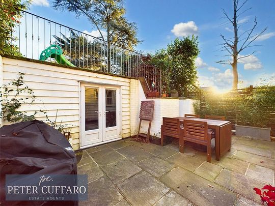 3 bedroom end of terrace house to rent - Photo 1