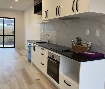 Modern Living - Photo 2