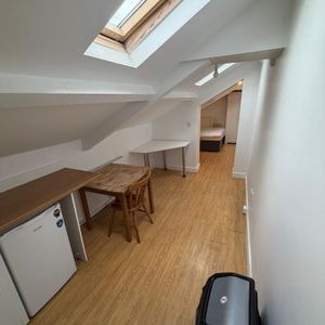Studio to rent - Photo 2