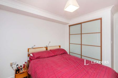 Maybury Mews, GU21 - Photo 2