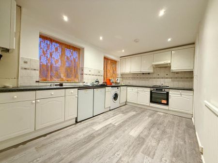 3 bedroom terraced house to rent - Photo 5