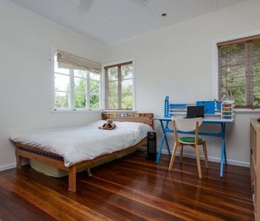 CHARMING FAMILY HOME IN GRACEVILLE - Photo 4