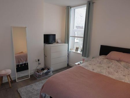 3 bedroom apartment to rent - Photo 4
