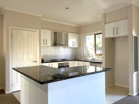 3 Bedroom Unit in Prime Location - Photo 3