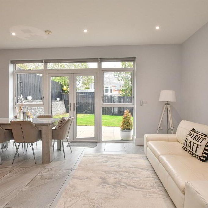 21 Donegall Park Gardens, Belfast, BT15 5EU - Photo 1