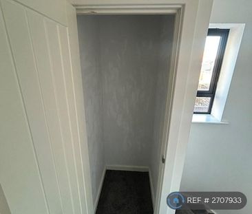 3 bedroom semi-detached house to rent - Photo 6