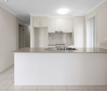 Three-bedroom 2 Bathroom Family Home - Photo 5